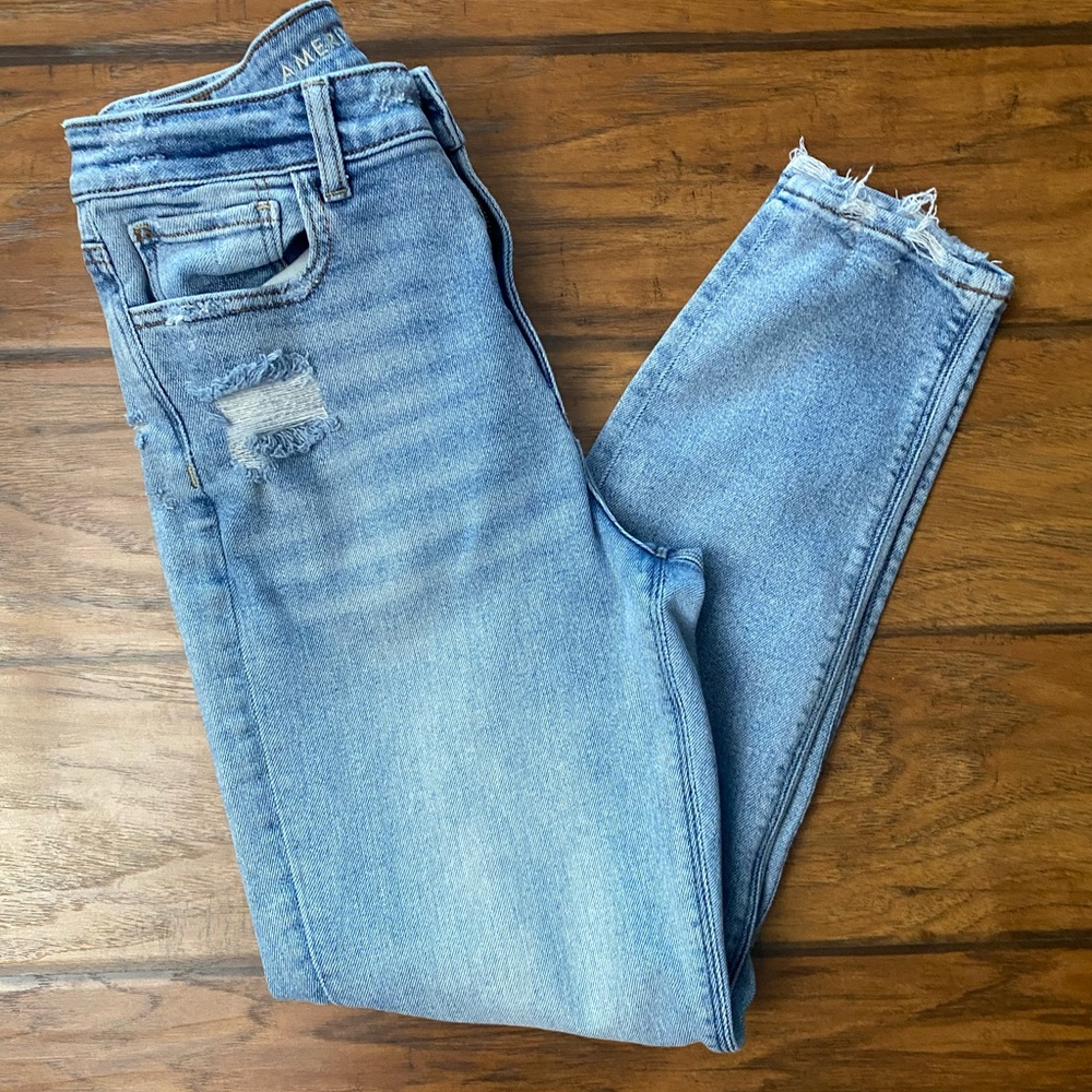 American Eagle Outfitters Women’s Size 4 Light Blue Mom Jeans